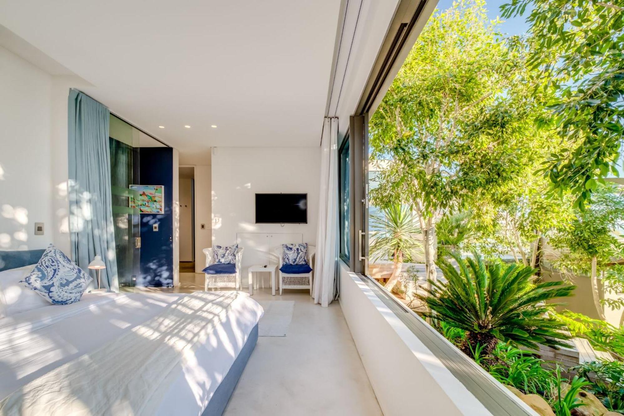 Coral Sea Apartment *