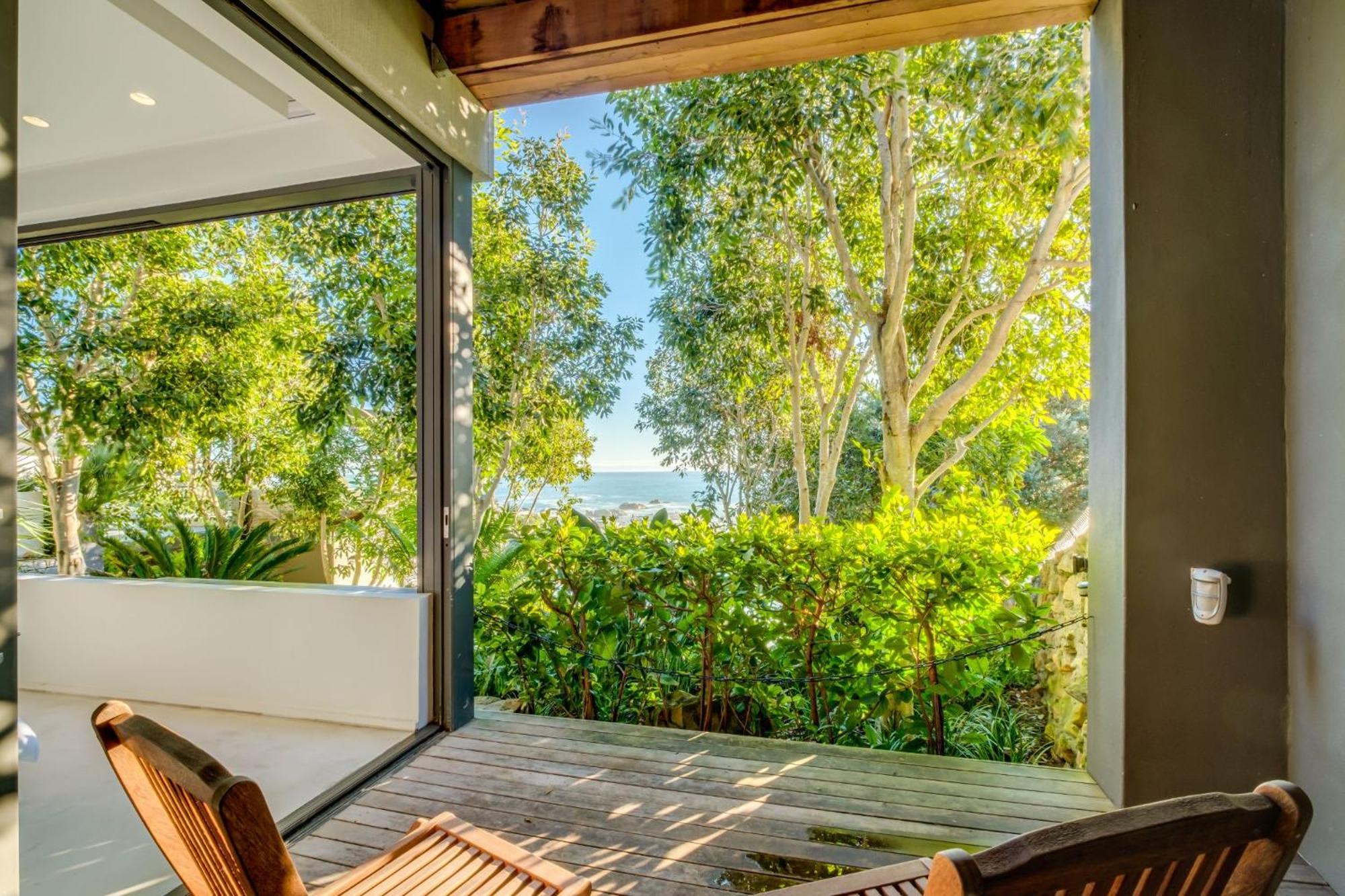 Coral Sea Apartment